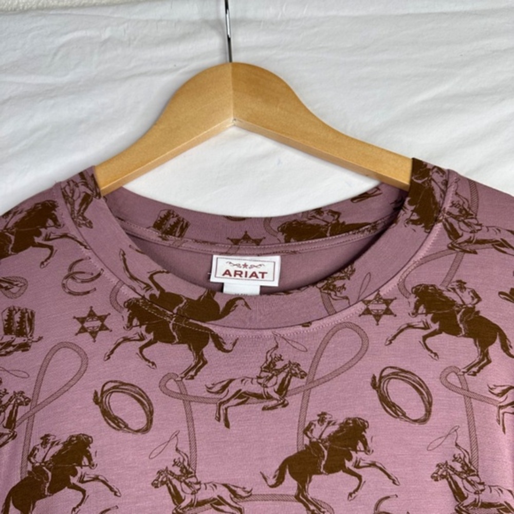 ARIAT Women's Shirt Roping Long Sleeve Top Graphic Print Mauve Bandit Town Print - Picture 5 of 11